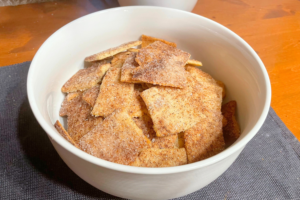 Cinnamon cookies in a white bowl.