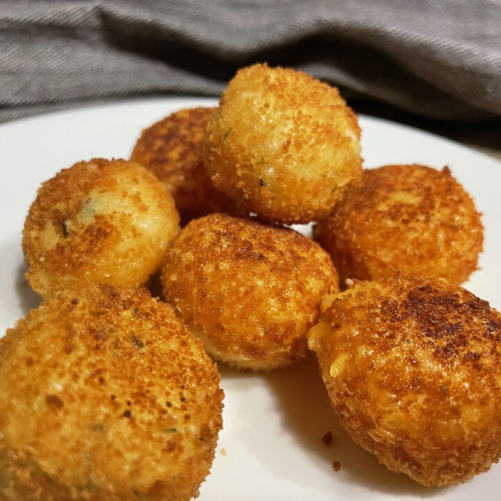 Crispy Fried Cheese Balls (Quick and Easy Recipe)