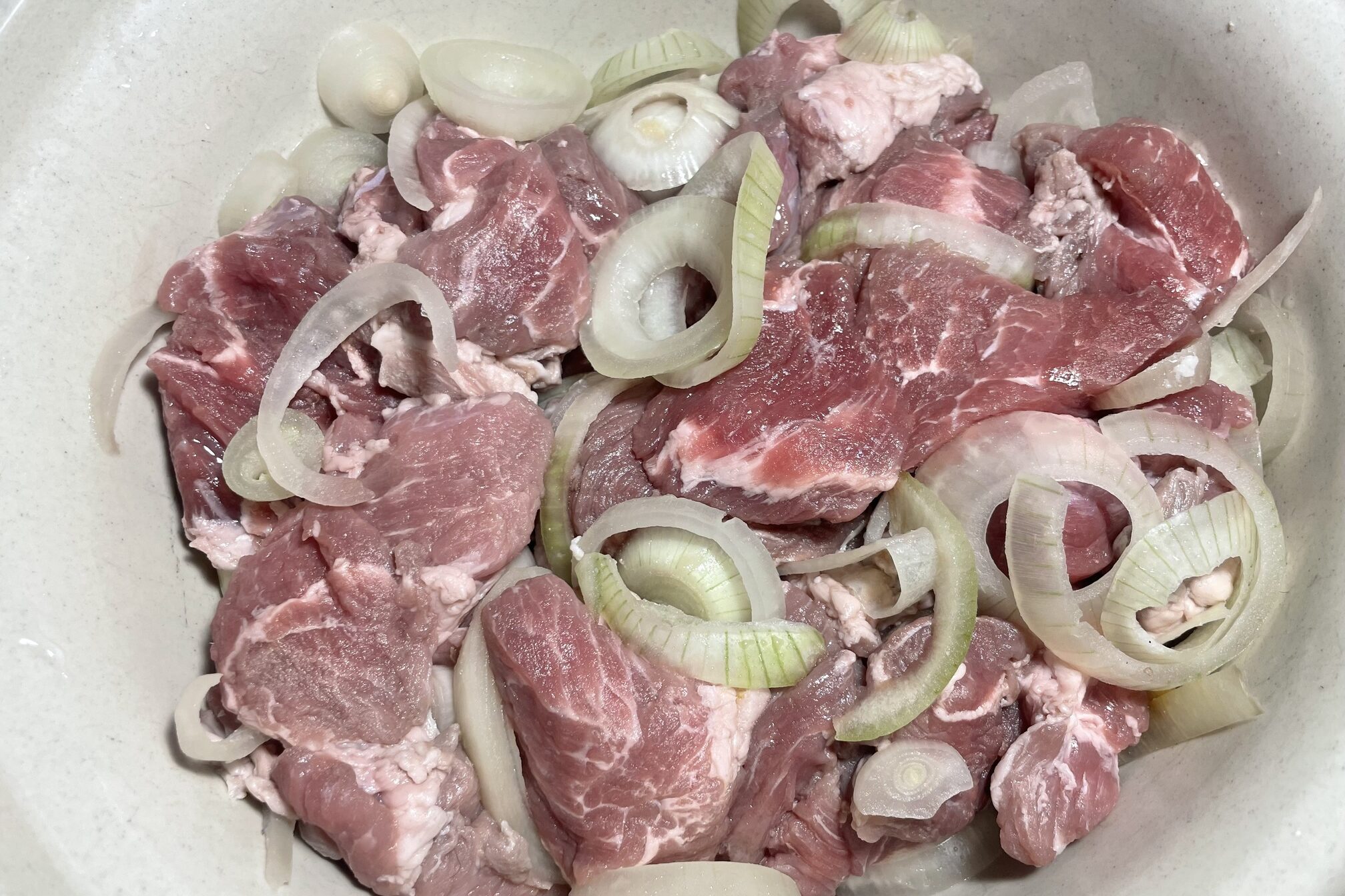 Raw pork shashlik in a bowl.